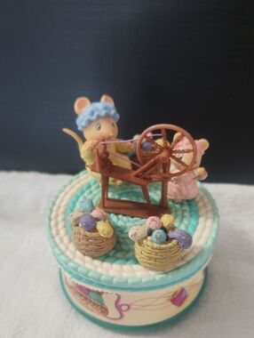 Enesco 1994 music box